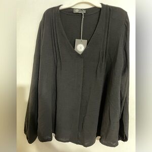 Elegant Black V neck Blouse in XS made in Italy🇮🇹 NWT